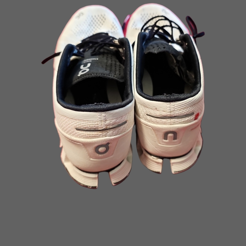 ON RUNNING SHOES - Picture 7 of 8